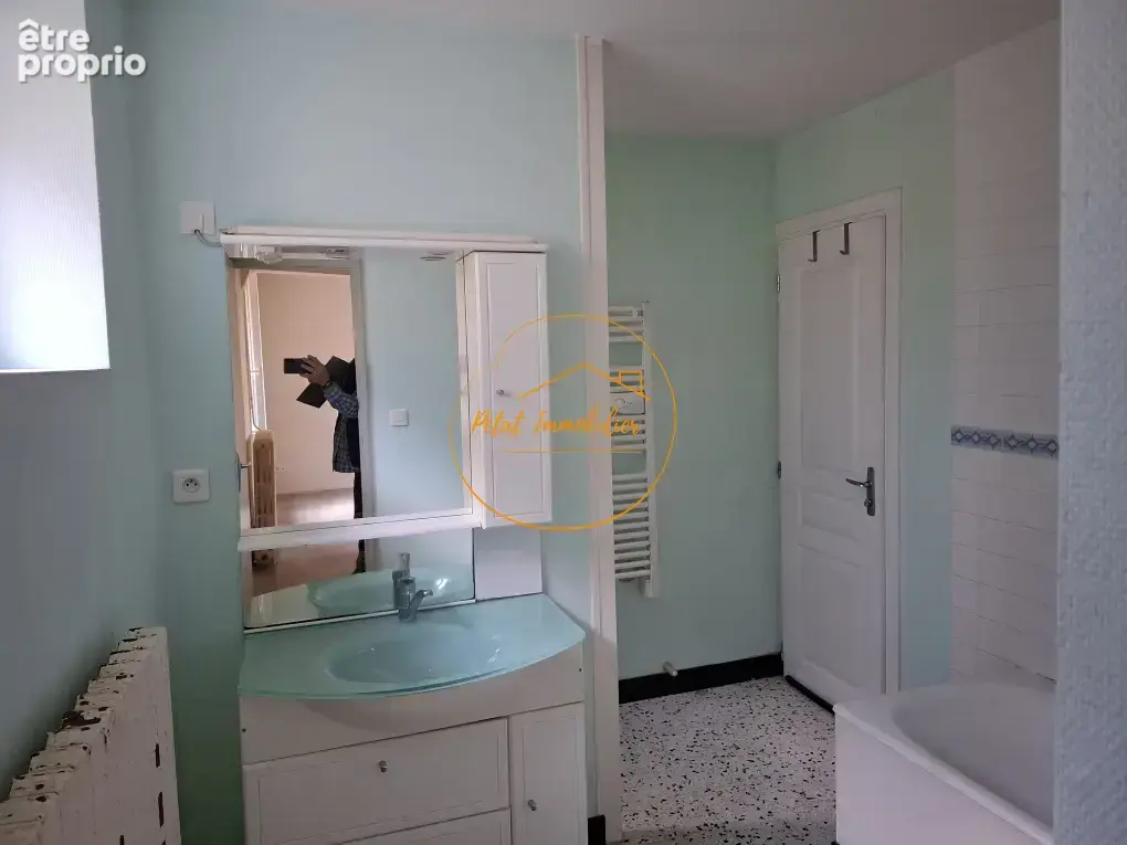 Maison de village avec dépendances et beau potentiel d’aménagement - photo 8