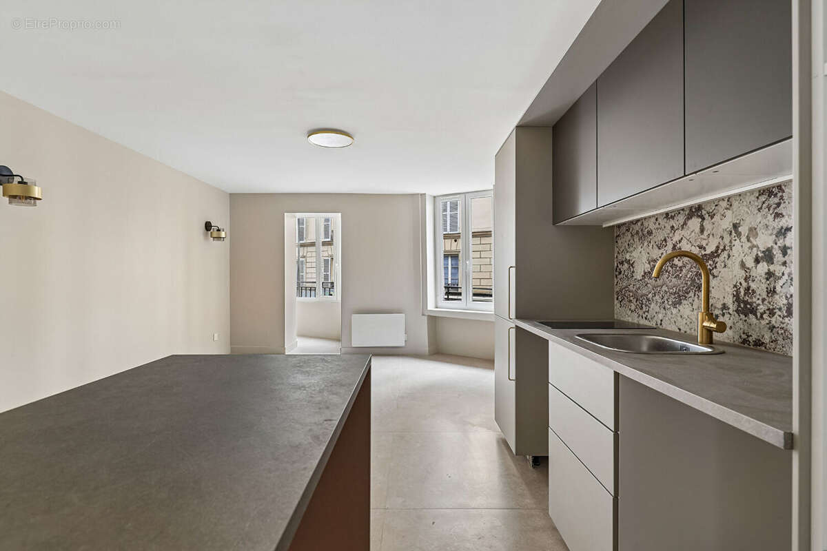 Appartement à PARIS-18E