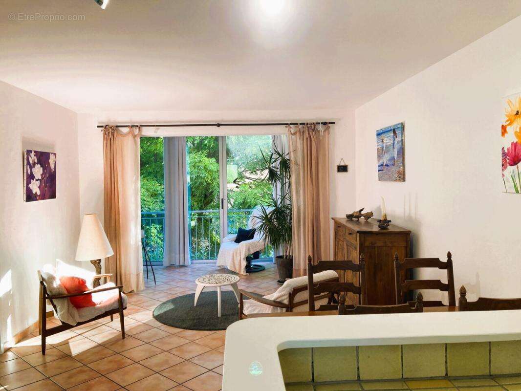 Appartement à SIX-FOURS-LES-PLAGES