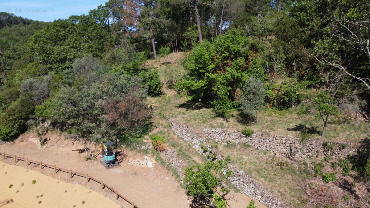 Terrain à SAINT-JEAN-DU-PIN