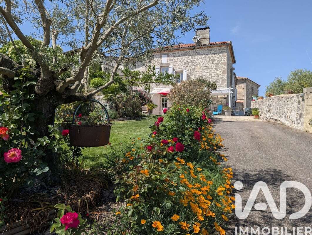 Maison 292 m² à Calignac  - photo 3