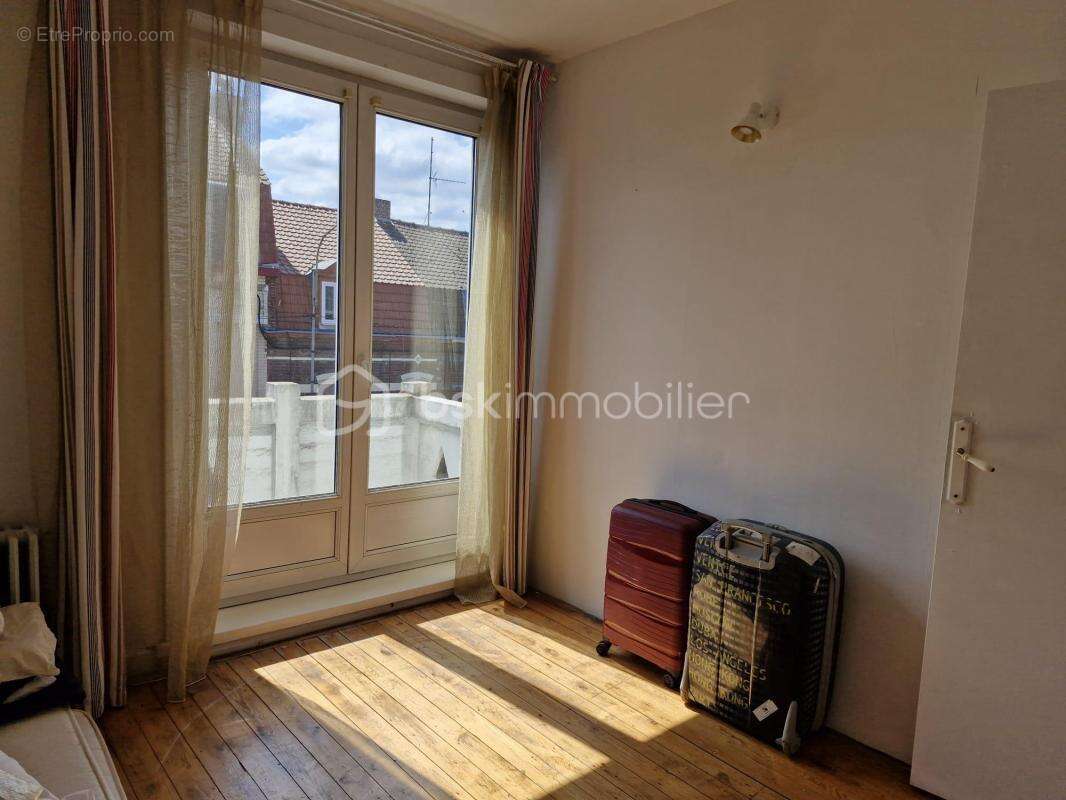 Vivez le charme de l'ancien au coeur de Wattrelos ! 4 chambres, jardin, garage - photo 10