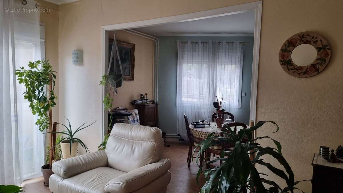 SALON avec vue sur SAM - Appartement à FIGEAC