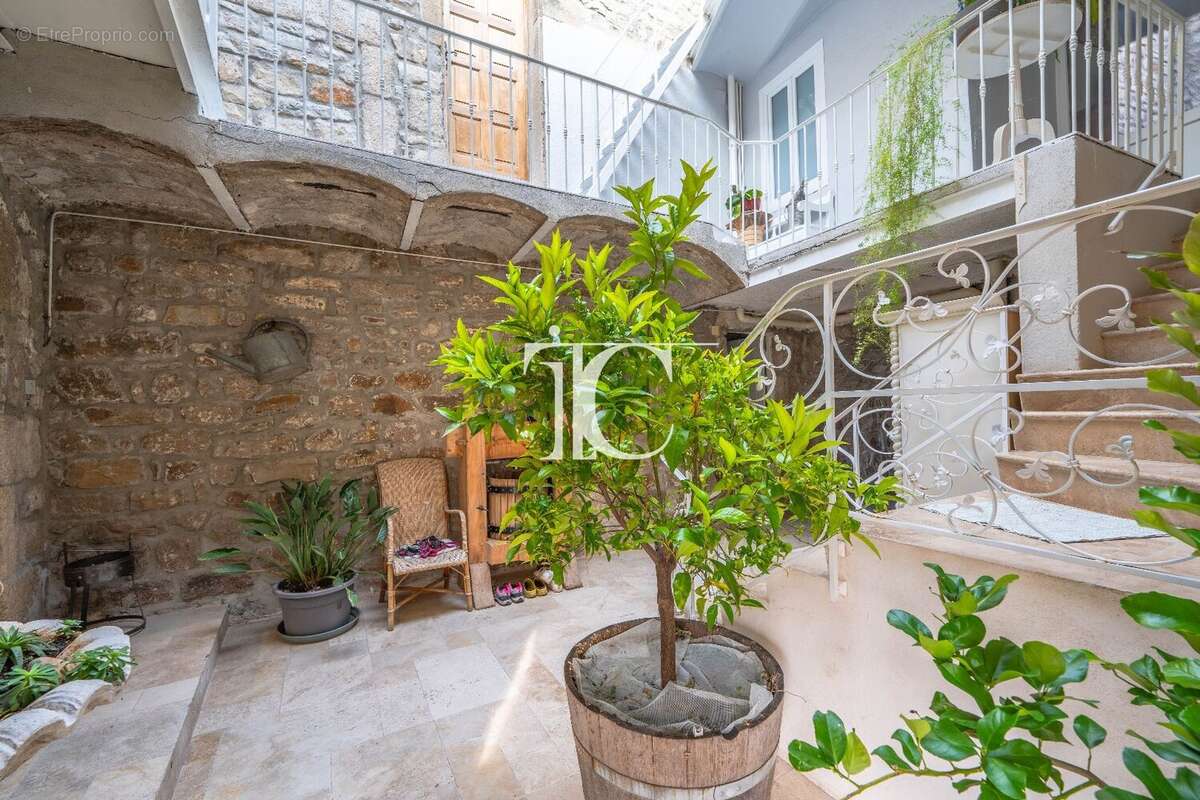 Maison à LABLACHERE