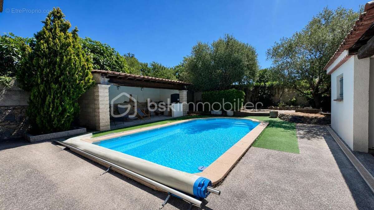 ACHAT d'une Maison de plain-pied 4 chambres de 127 m² avec Terrain de 1478 m² – Piscine – Garage – Camps-la-Source (83170) - photo 2