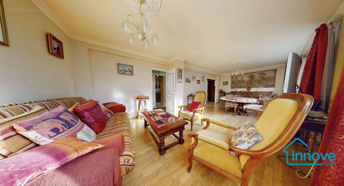 Appartement à LES CLAYES-SOUS-BOIS