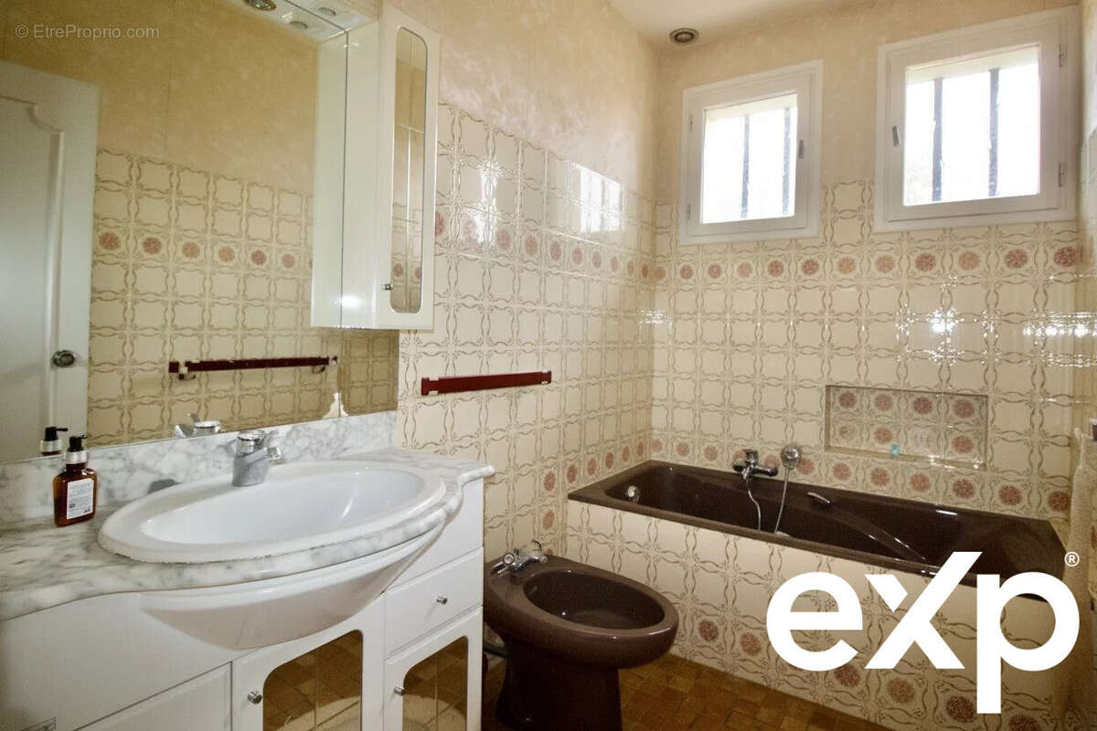 Maison à LE MESNIL-SAINT-DENIS