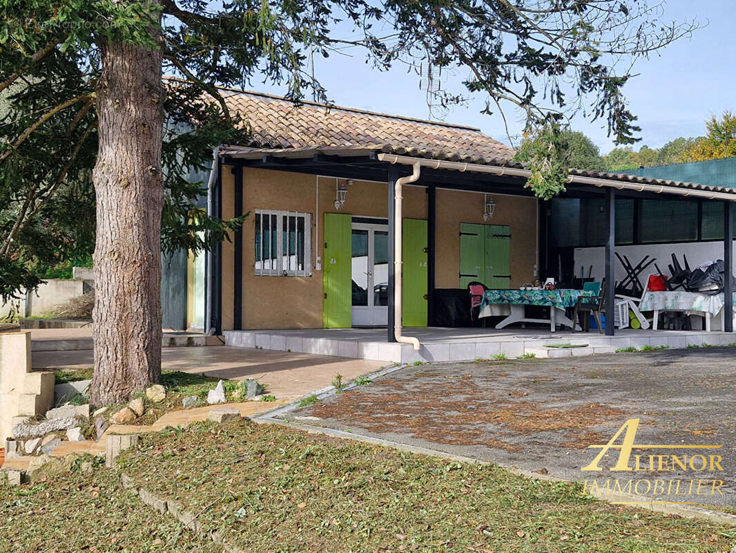 Maison à SAINT-CAPRAISE-DE-LALINDE