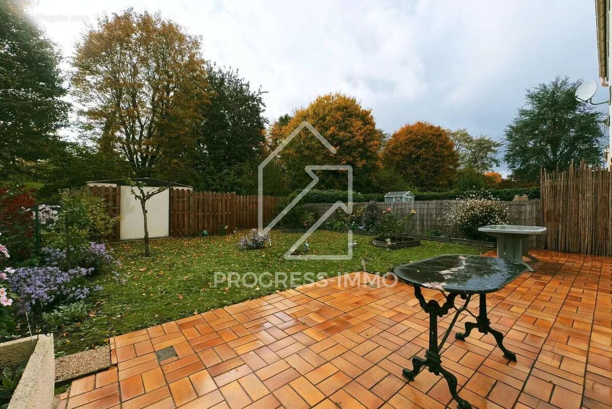 Appartement à COMBS-LA-VILLE