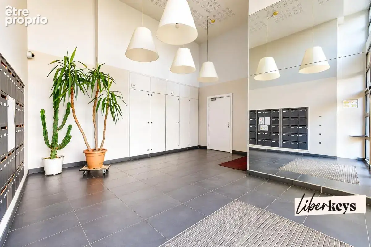 T2 - 43 m² -lumineux avec terrasse, tramway au pied – 26e Centenaire - photo 8