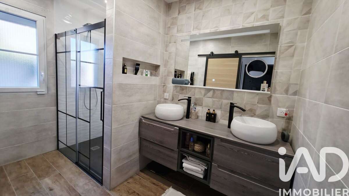 Photo 3 - Maison à VEAUCHE