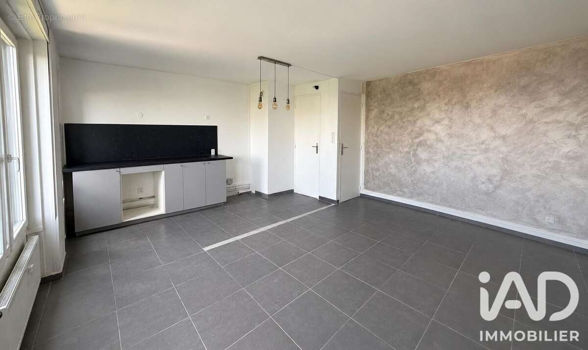Appartement 71 m² à Villeneuve-La-Garenne  - photo 2
