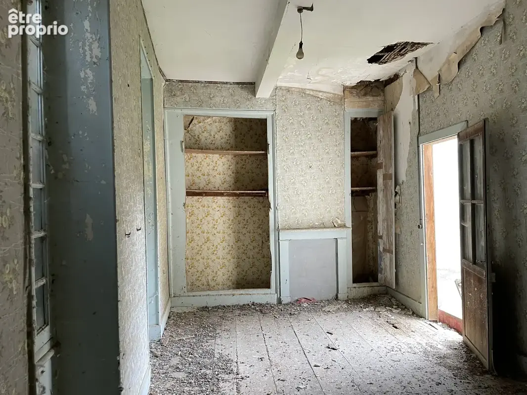 Immeuble avec cabinet loué, appartement à restaurer et cour intérieur sympa - photo 9