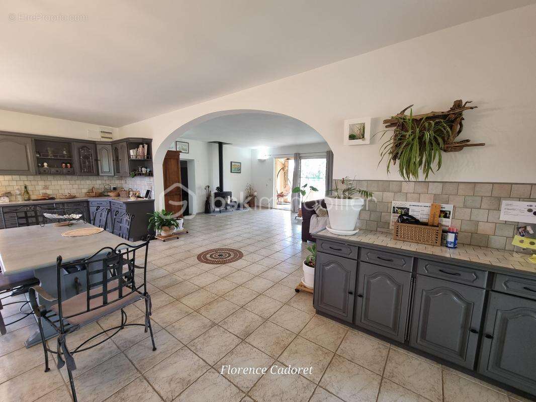 Maison à SAINT-QUENTIN-LA-POTERIE