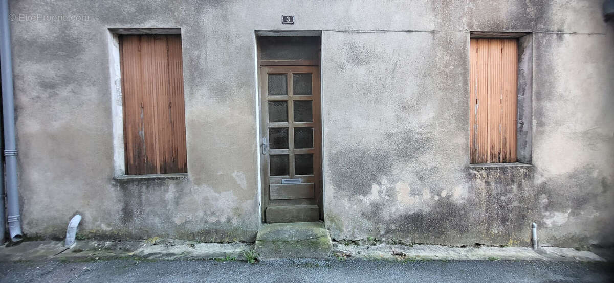Maison à SAINT-PASTOUR