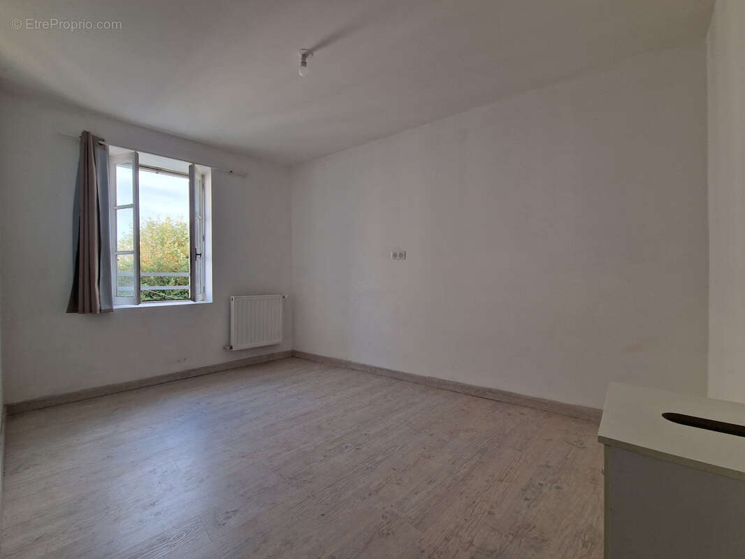 Appartement à BARBEZIEUX-SAINT-HILAIRE