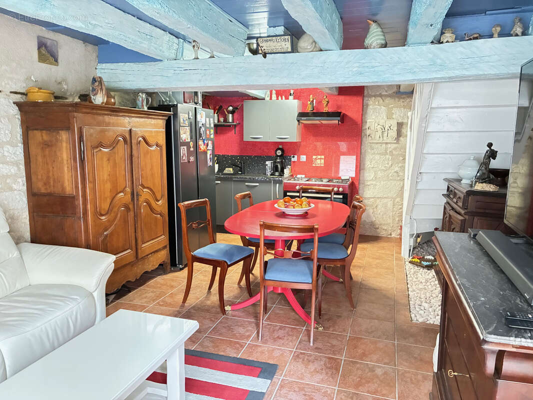 Maison à CASTELNAU-MONTRATIER