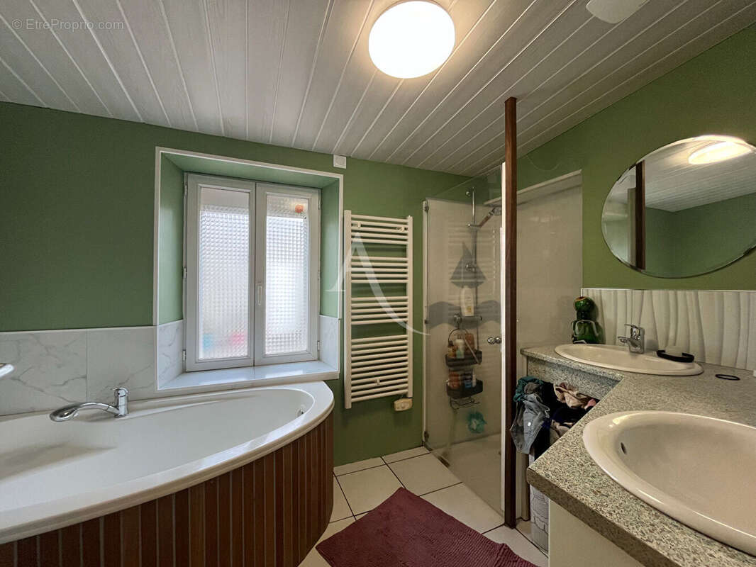 Maison à SAINT-MAIXENT-SUR-VIE