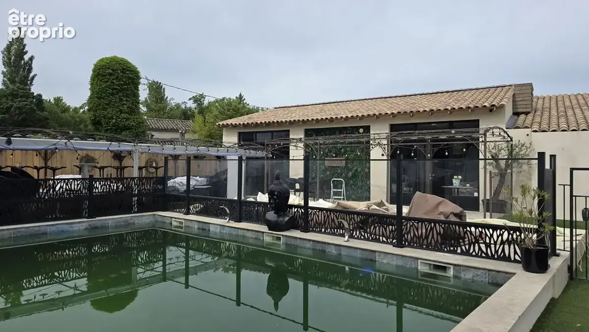 Commerce à L'ISLE-SUR-LA-SORGUE