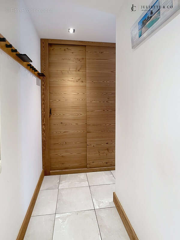 entrée placard - Appartement à LES HOUCHES