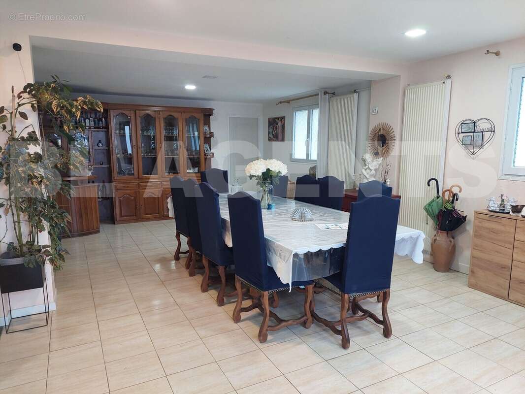 20251122_150351 - Maison à ROMILLY-SUR-SEINE