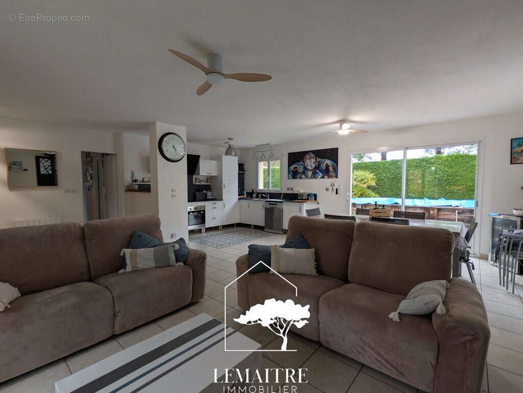 Maison à LES MATHES