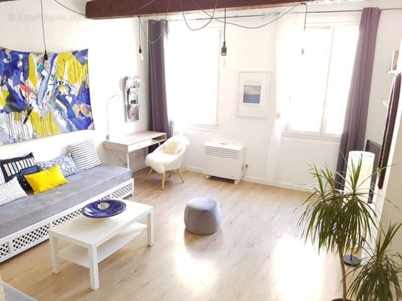Appartement à MARSEILLE-2E