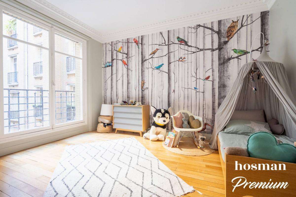 Appartement à NEUILLY-SUR-SEINE