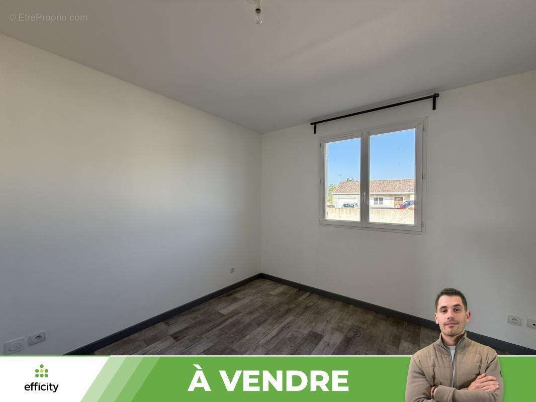 Maison 104 m² à Lussac-Les-Chateaux  - photo 14