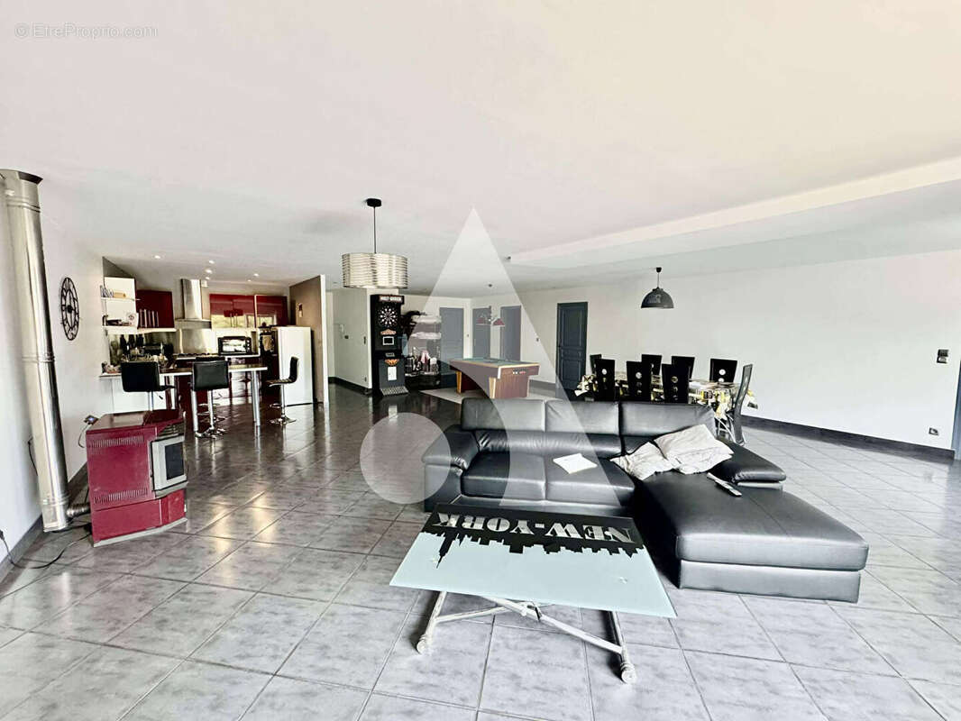 Maison à NEUFCHATEAU