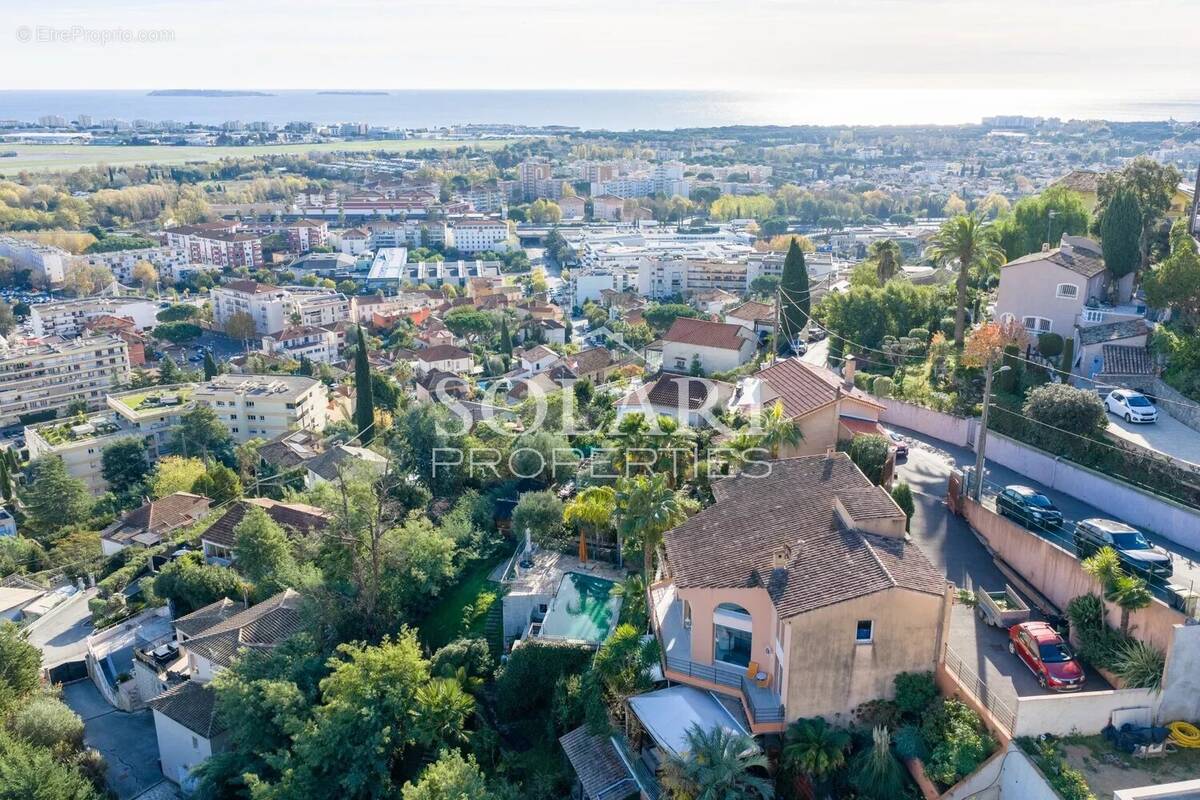 Maison à MANDELIEU-LA-NAPOULE