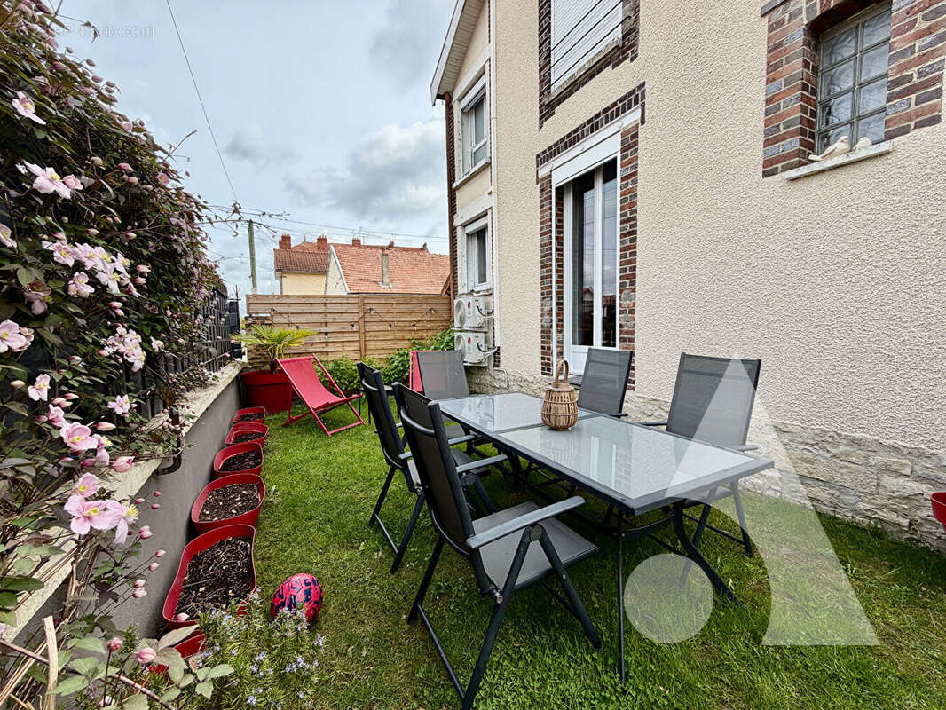 Maison à SAINTE-SAVINE