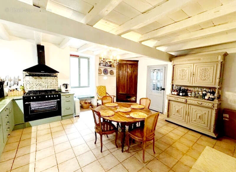 Maison à SALLES-LAVALETTE