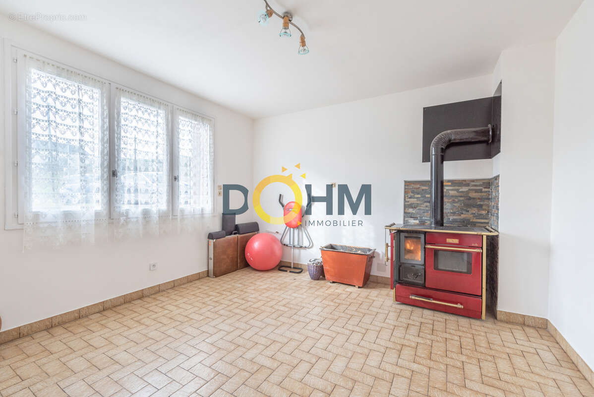 A vendre ambert maison renovee avec vue magnifique , calme, 5 chambres - photo 13
