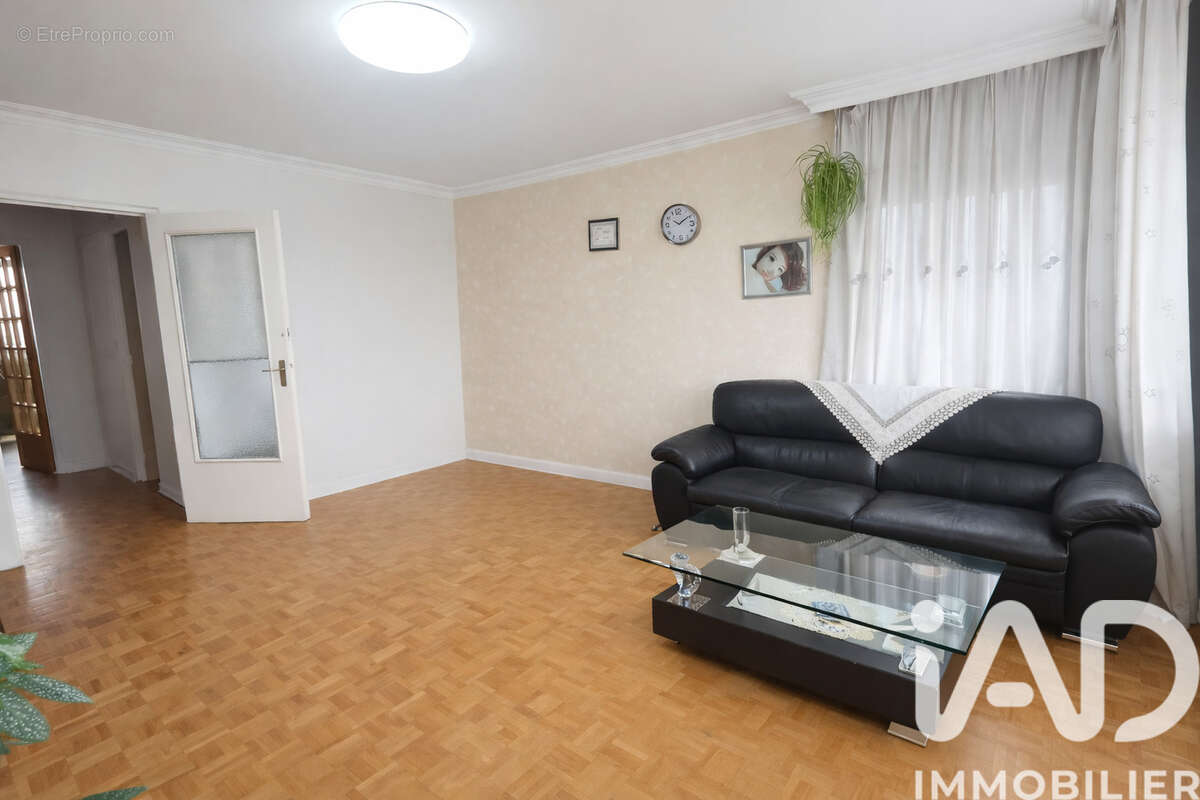 Photo 6 - Appartement à LA COURNEUVE