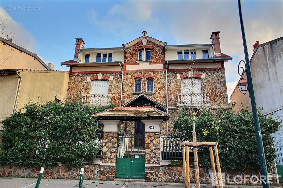 Appartement à LA GARENNE-COLOMBES