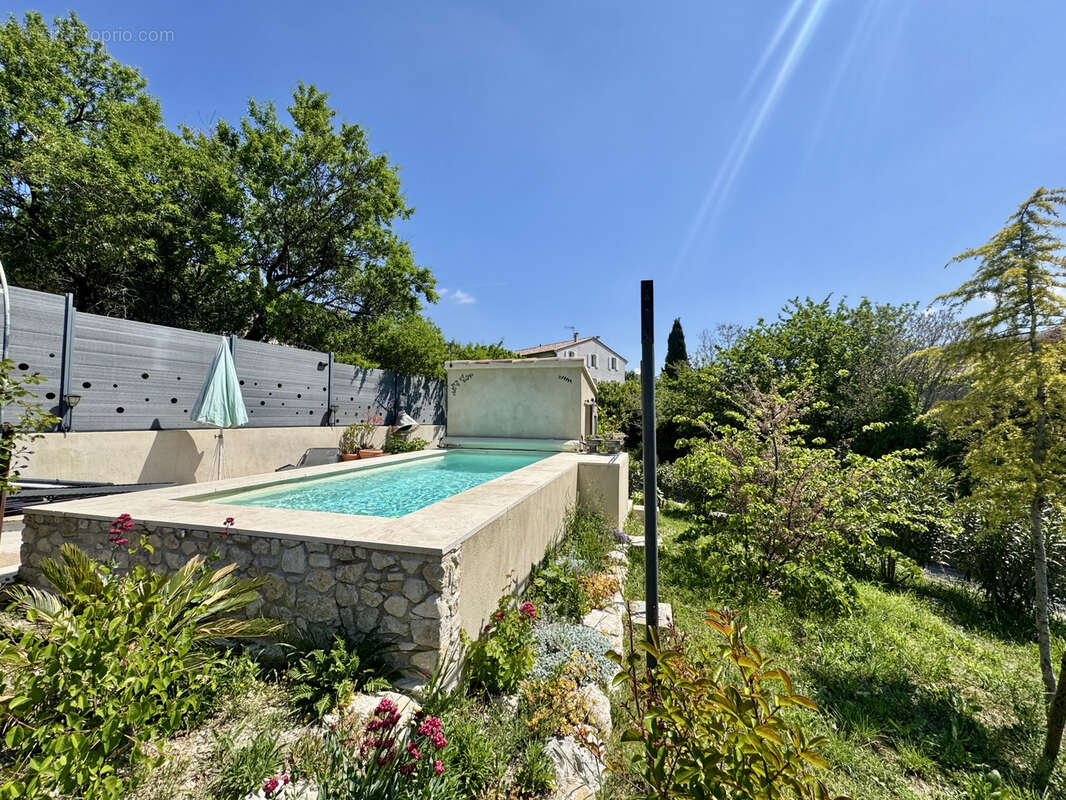 Maison à VILLES-SUR-AUZON