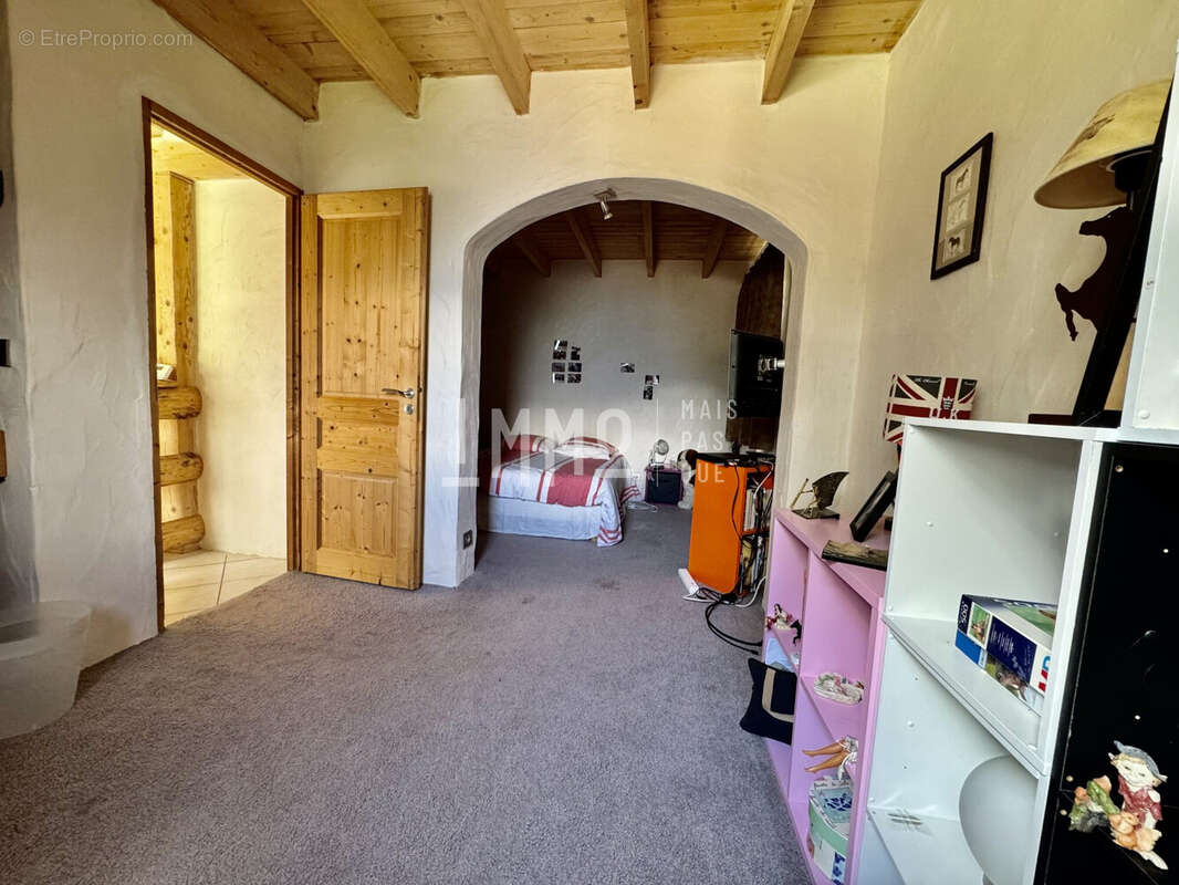 Maison à LES CHAPELLES