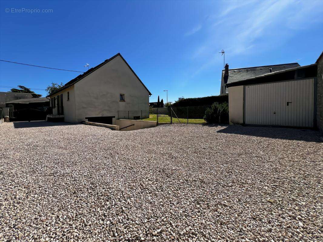 Pavillon familial de 121 m² sur sous-sol complet - Centre Patay  - photo 10