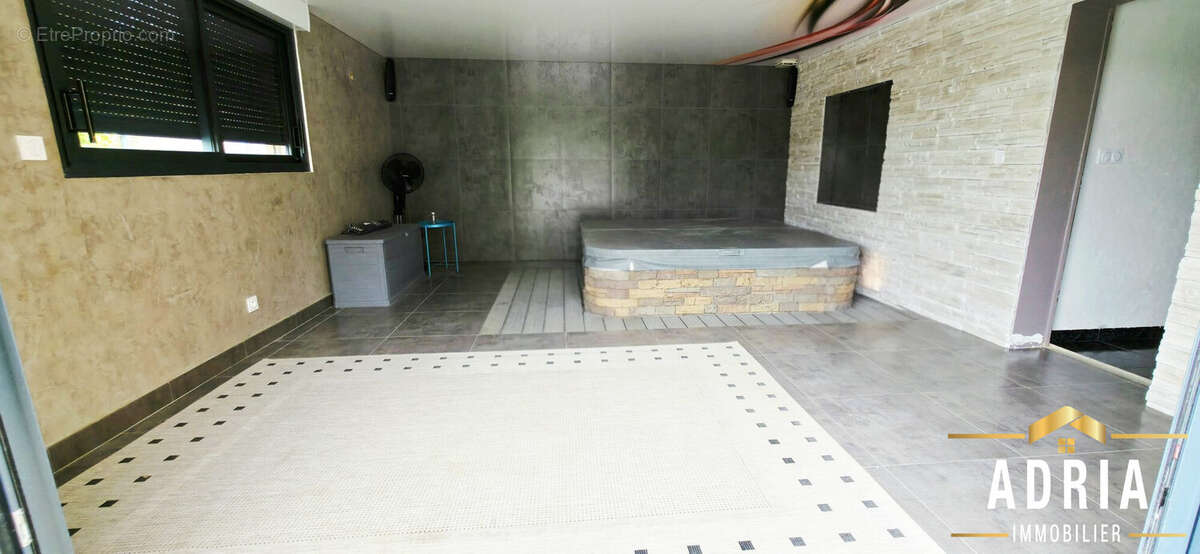 Maison 229 m² à Jouy-Aux-Arches  - photo 9