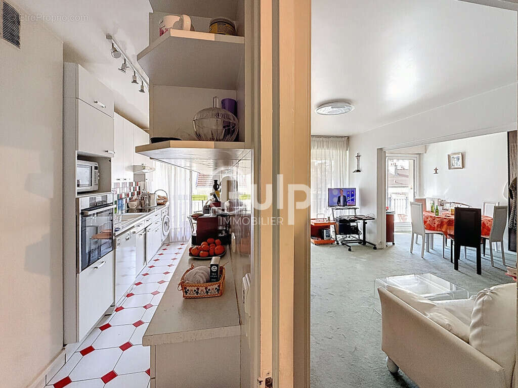 Appartement à PARIS-14E
