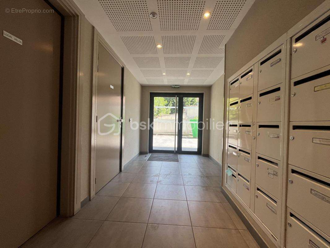 Appartement T4 80m2 avec terrasse 39m2, cave et parking ! - photo 16