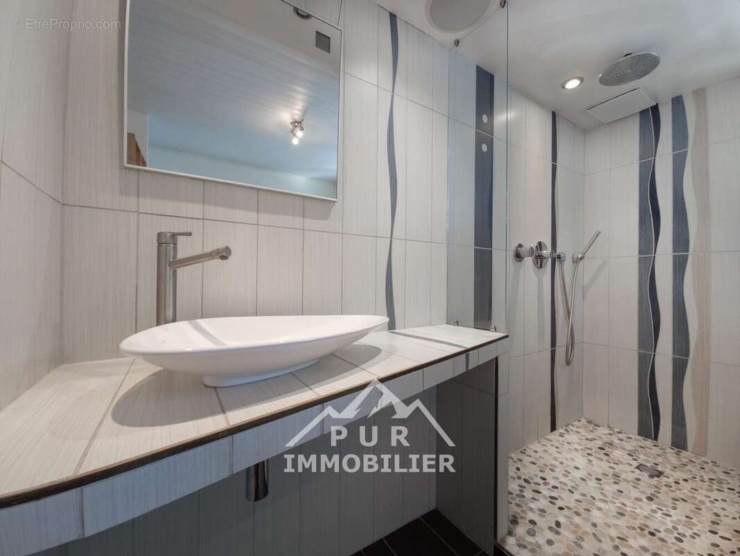 Appartement à CONTAMINE-SUR-ARVE