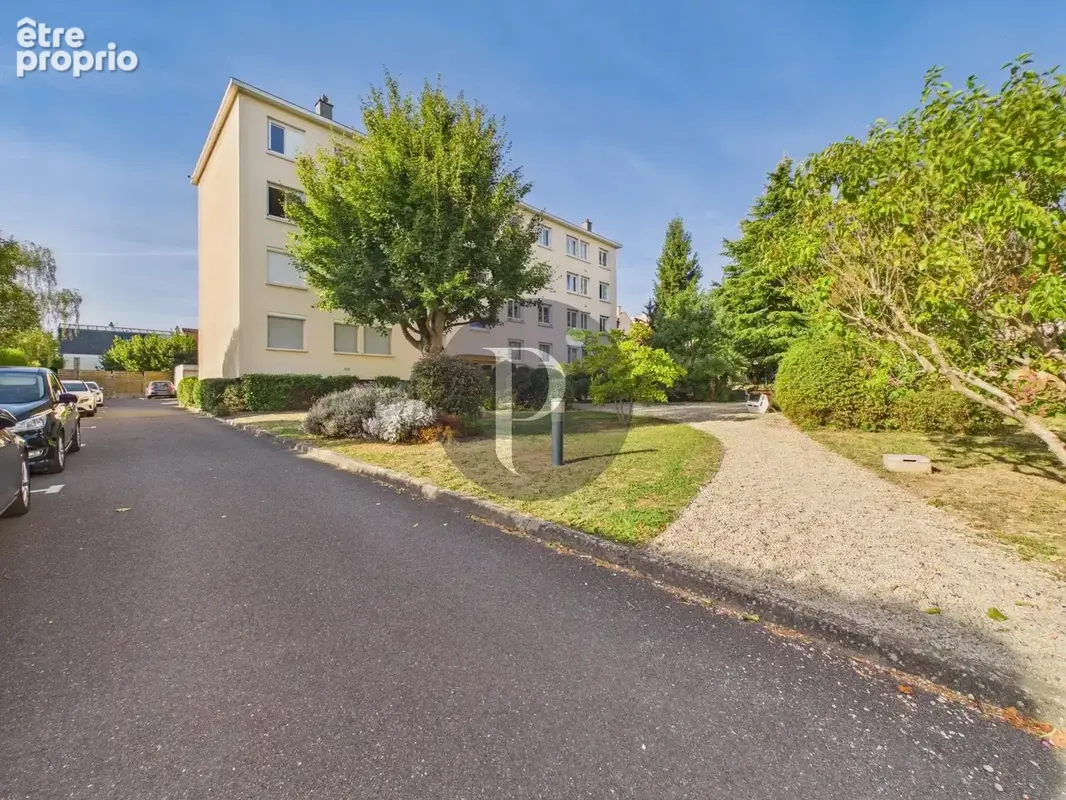 Appartement 4 pieces avec balcon et box - photo 11