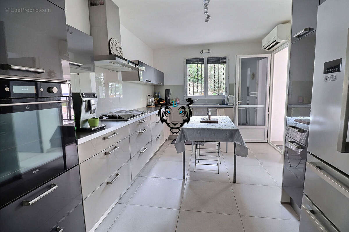Maison à LES ISSAMBRES