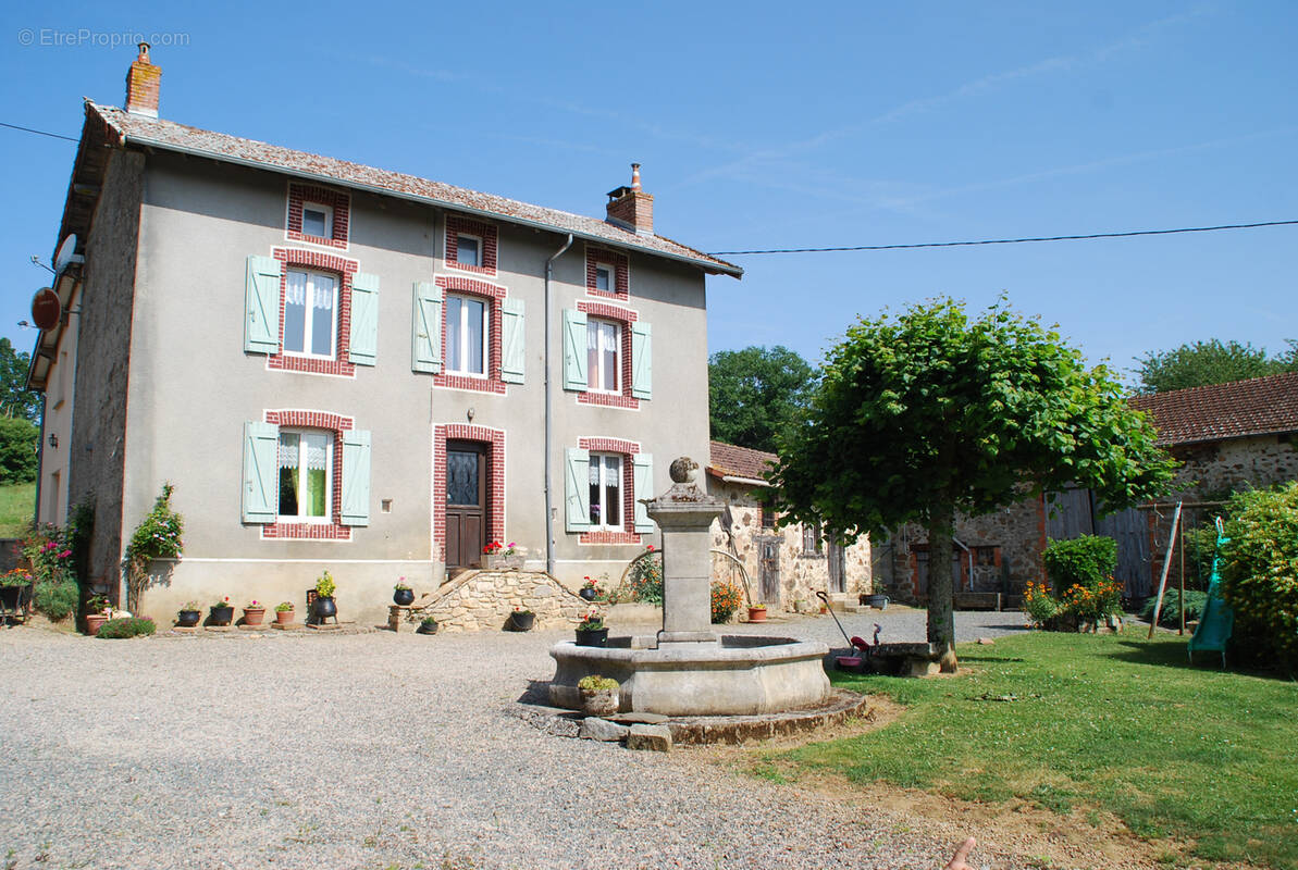 Maison à MEILHAC