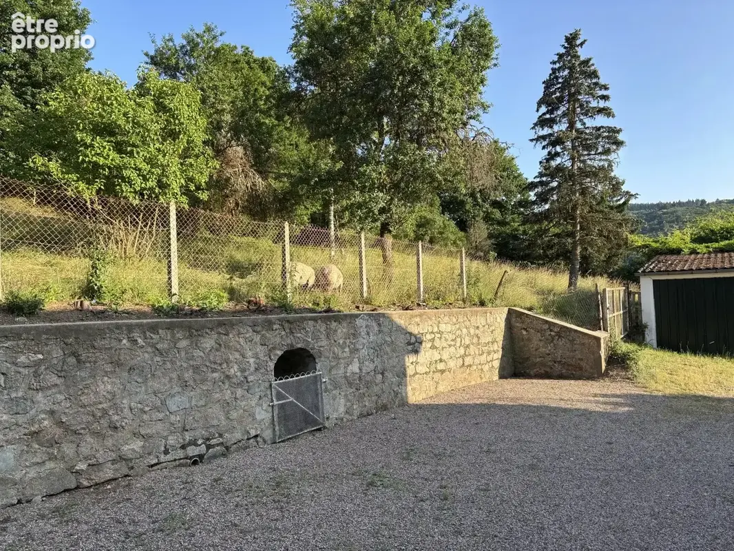 Ensemble d'une grande maison d'habitation et de deux gîtes à vendre près de Lucenay L’évêque. - photo 46