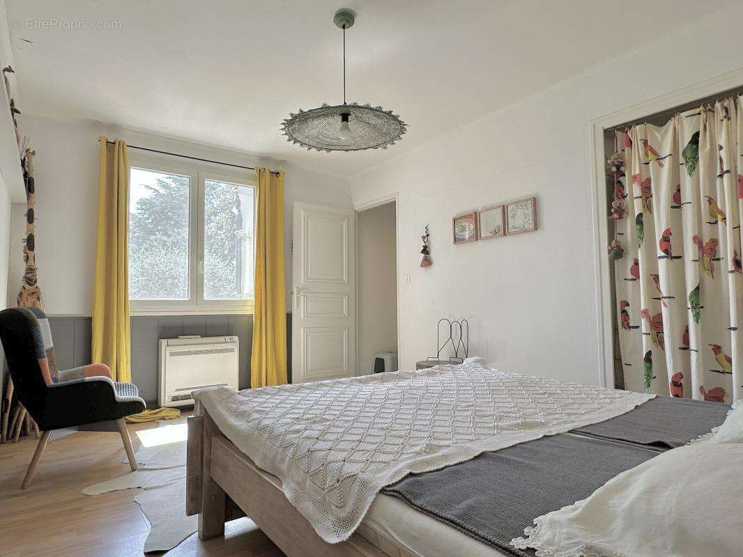 Maison à MONTAREN-ET-SAINT-MEDIERS