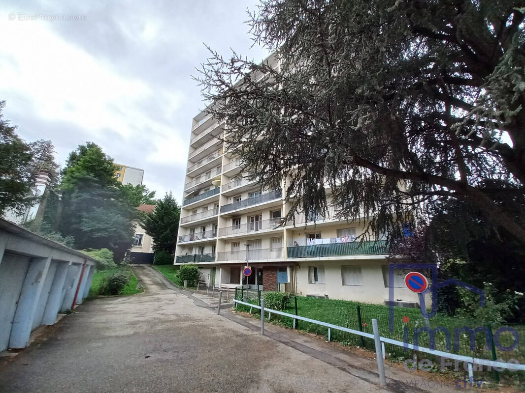 Appartement à SAINT-ETIENNE