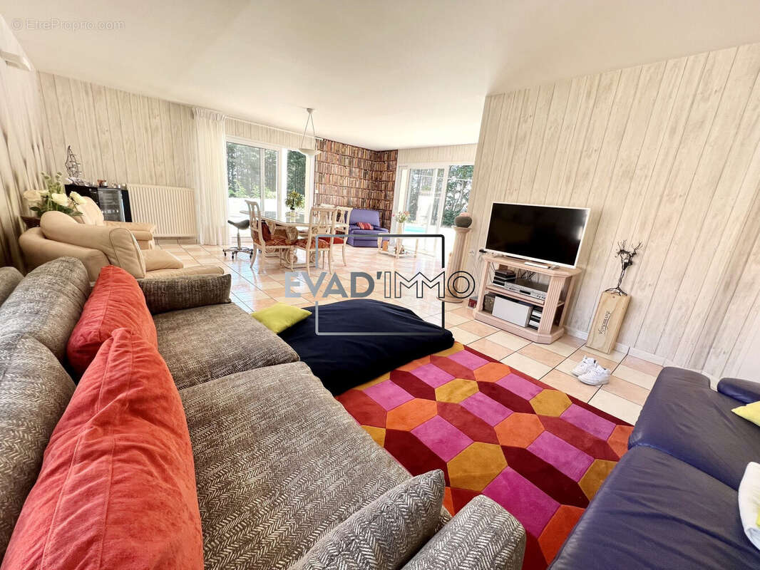 Maison à CHAZELLES-SUR-LYON